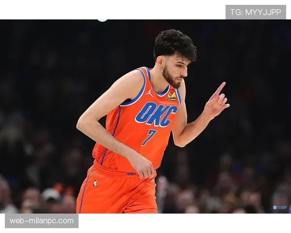 切特·霍姆格伦无球掩护制造错位，内线效率领跑新秀