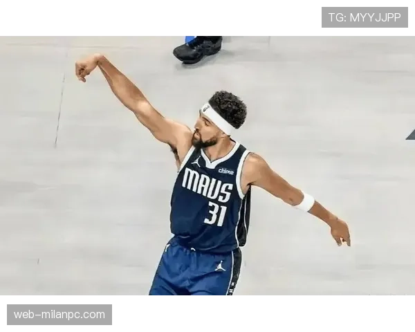 库珀·弗拉格无球活动提升火箭三分效率拉开对手防线