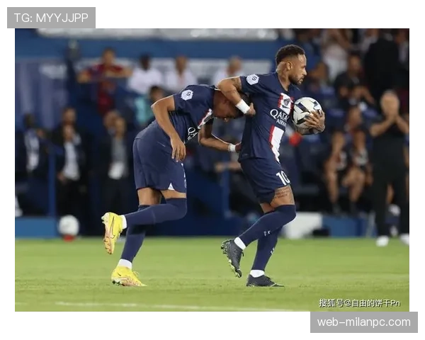 巴黎圣日耳曼高位压迫下易遭快速反击，防守转换稳定性面临考验